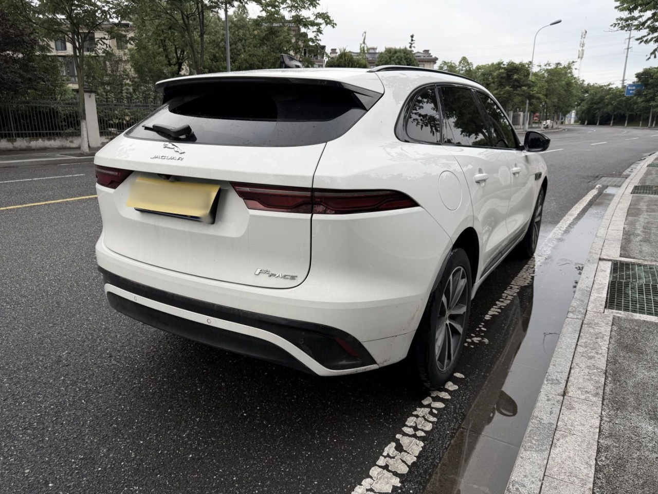 F-PACE 2024 P250 R-Dynamic SE photo 2