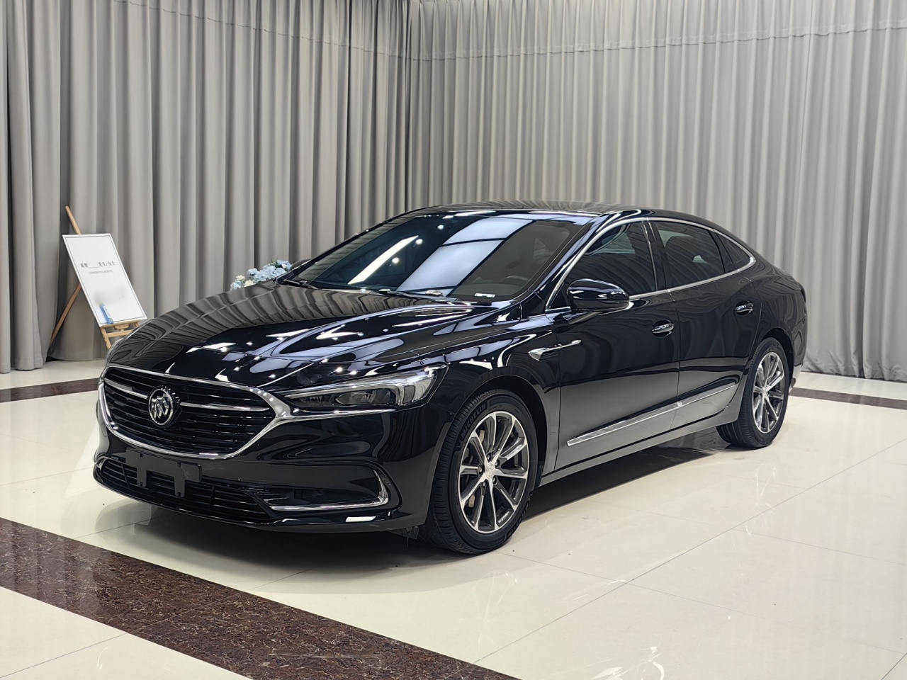 LaCrosse 2019 28T Luxury photo 5