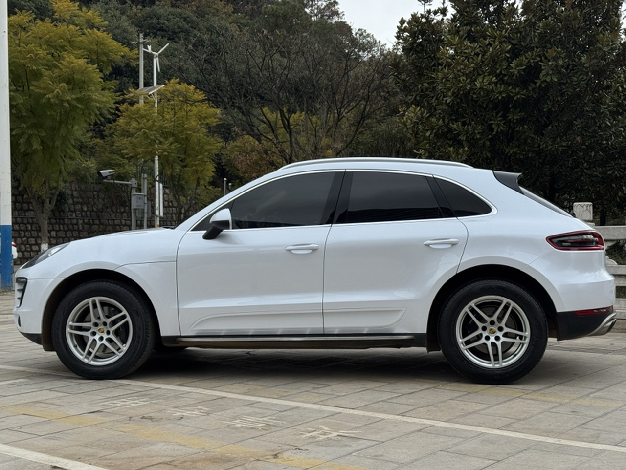 2017 Macan 2.0T photo 2