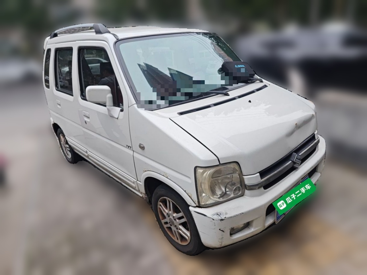 2013 Upgraded 1.4L MT Standard 1 photo 3