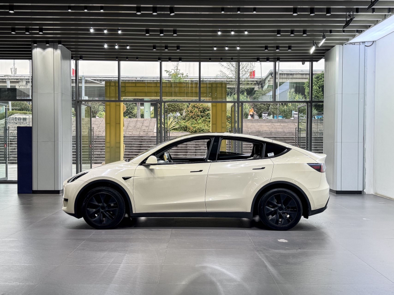 Model Y 2024 RWD photo 3