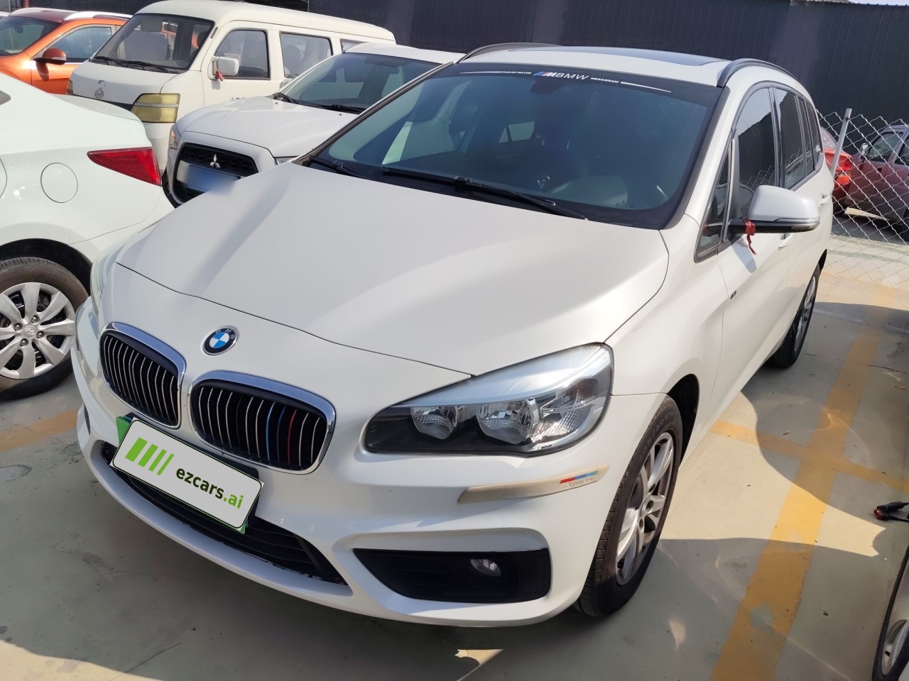 2 Series Wagon 2015 218i Leading