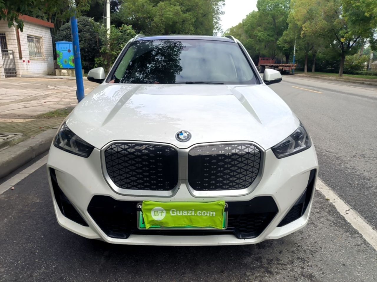 iX1 2023 eDrive25L M Sport Package photo 2