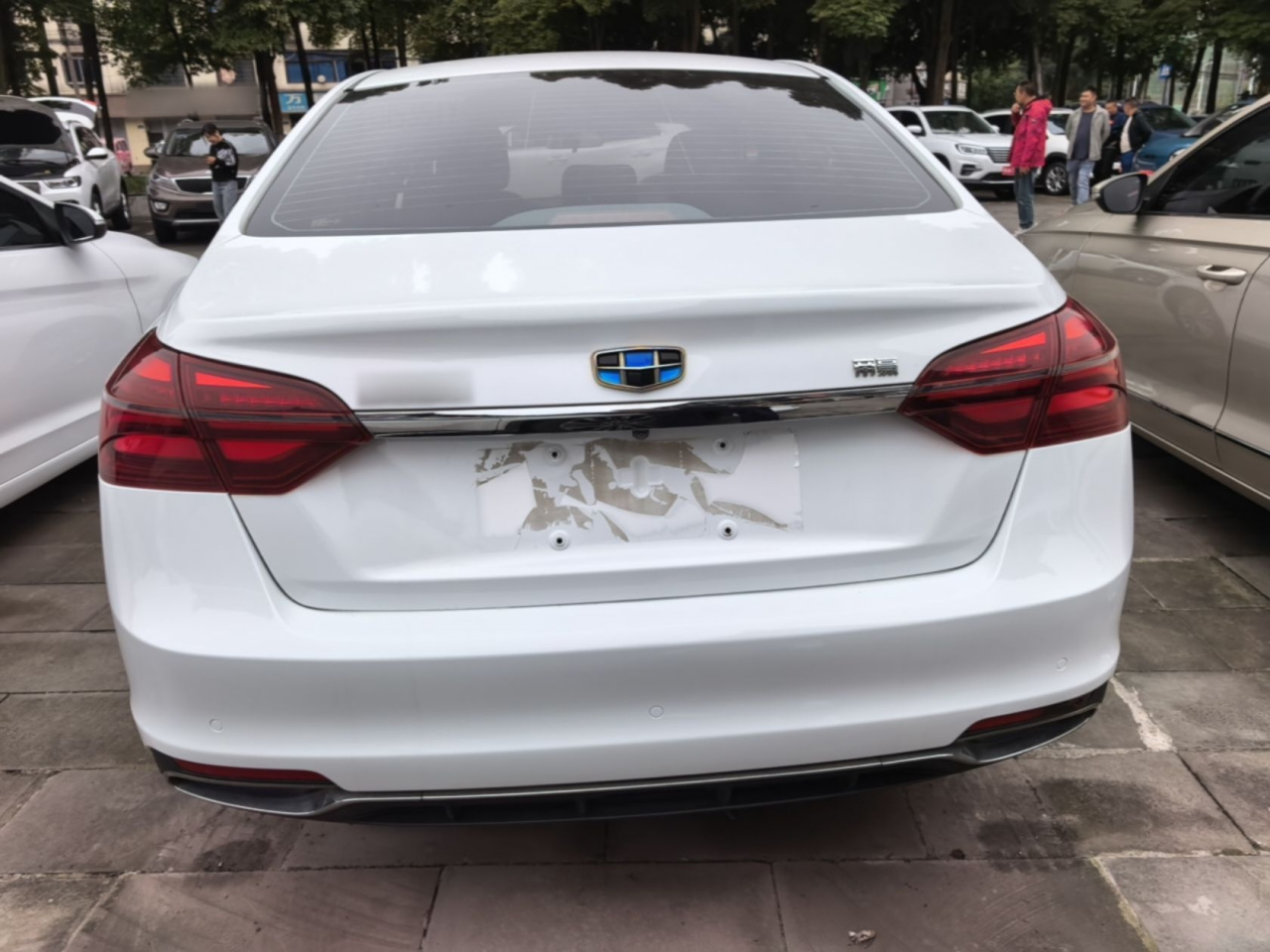Emgrand 2018 1.5L CVT photo 5