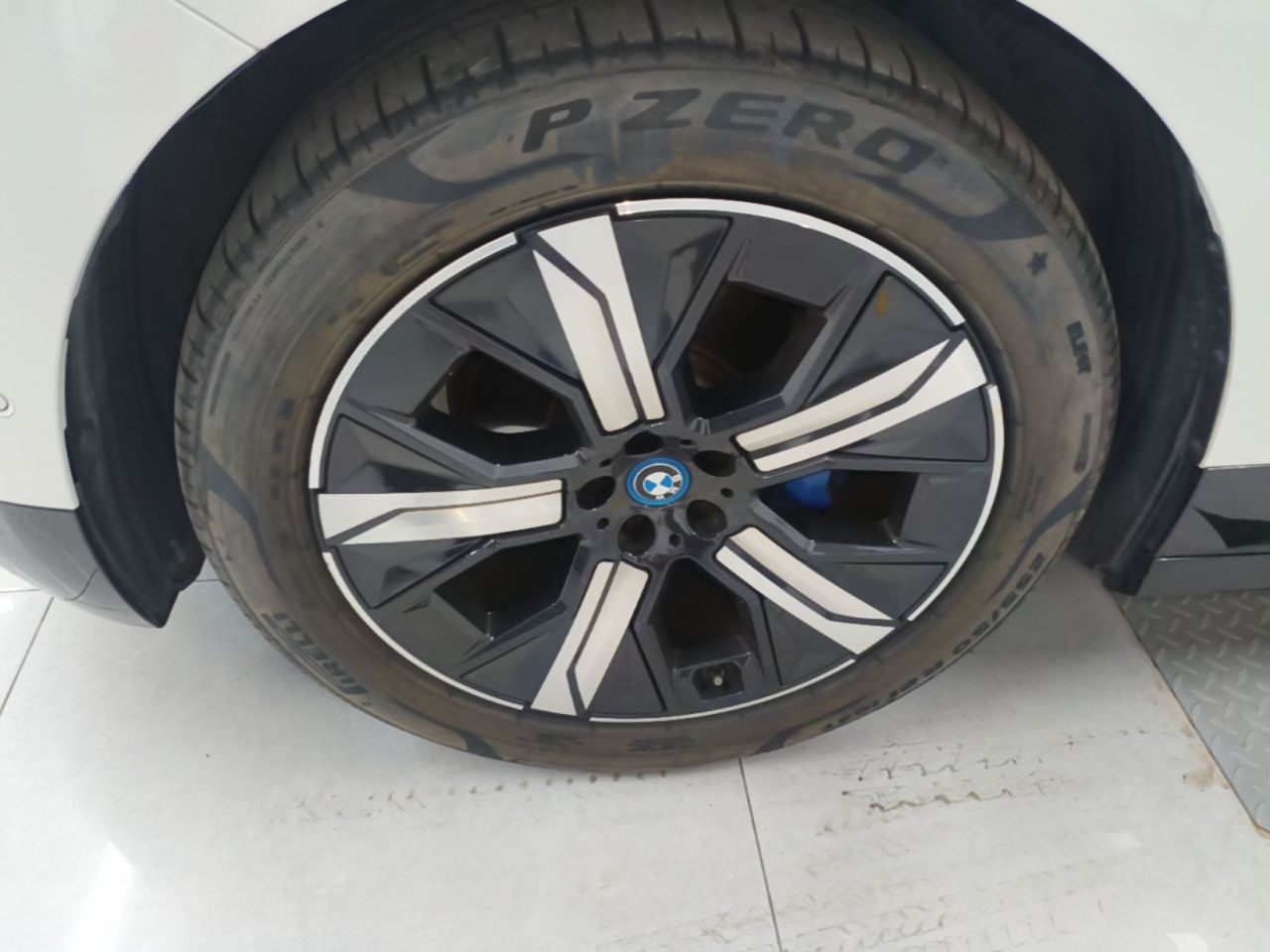 iX 2022 xDrive40 photo 2
