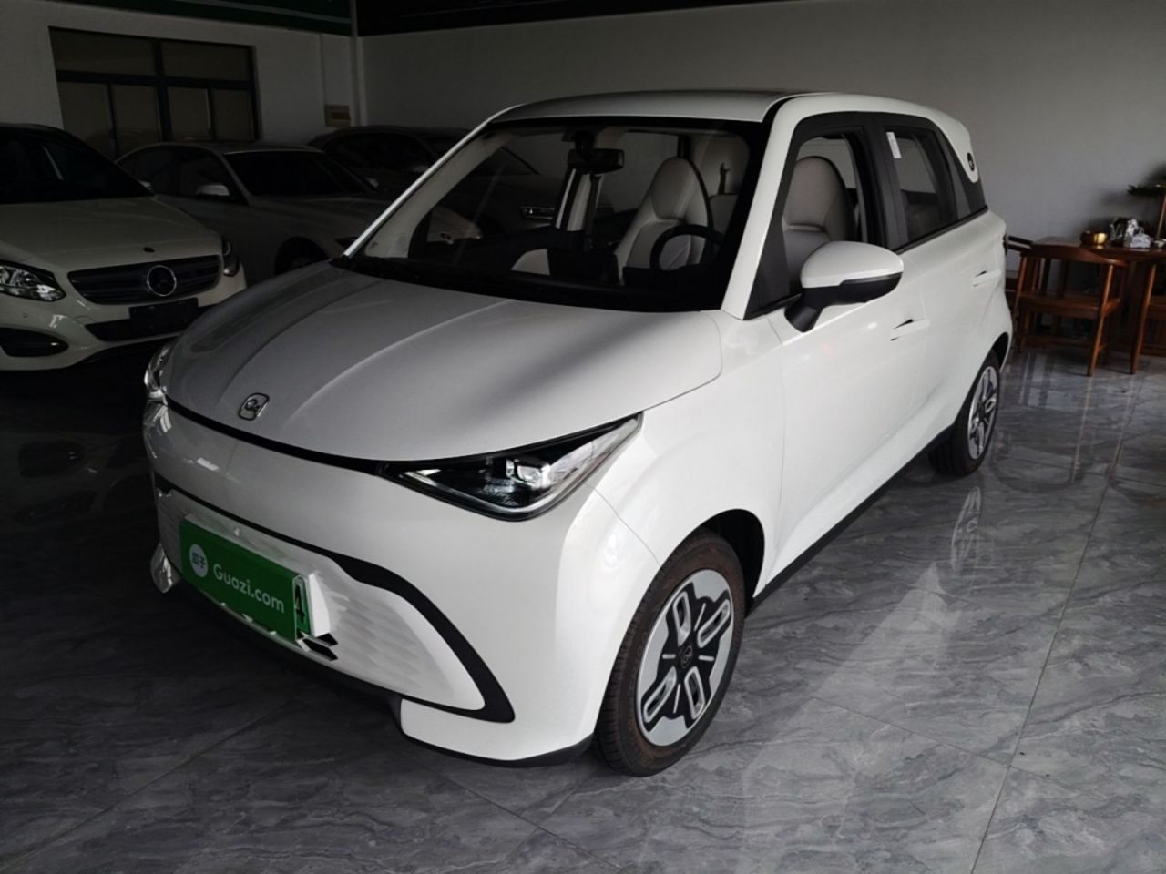 QQ 2025 305km