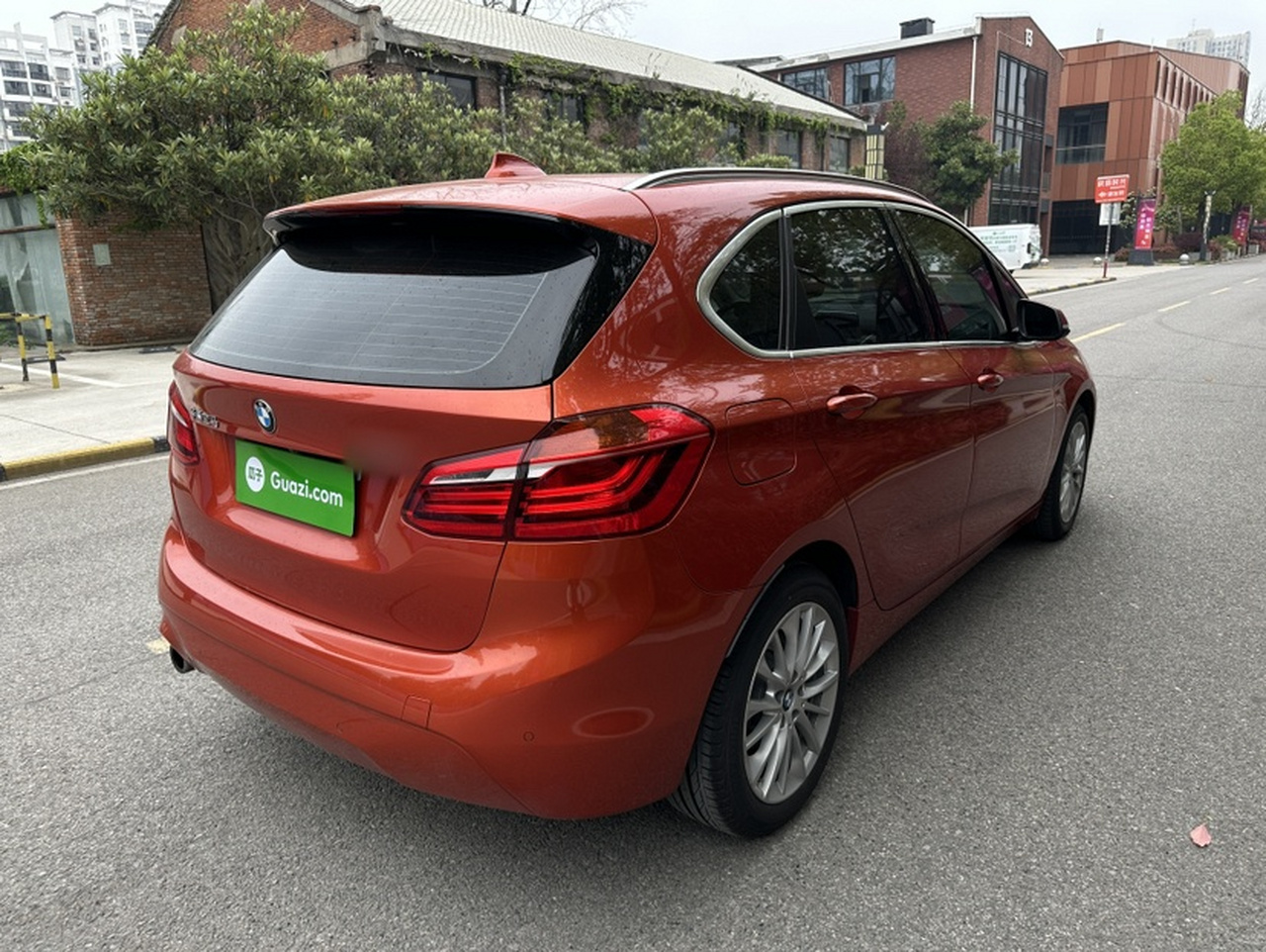 2 Series Wagon 2019 218i Leading photo 4