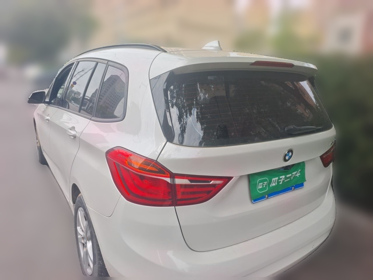 2 Series Wagon 2015 218i Leading photo 4