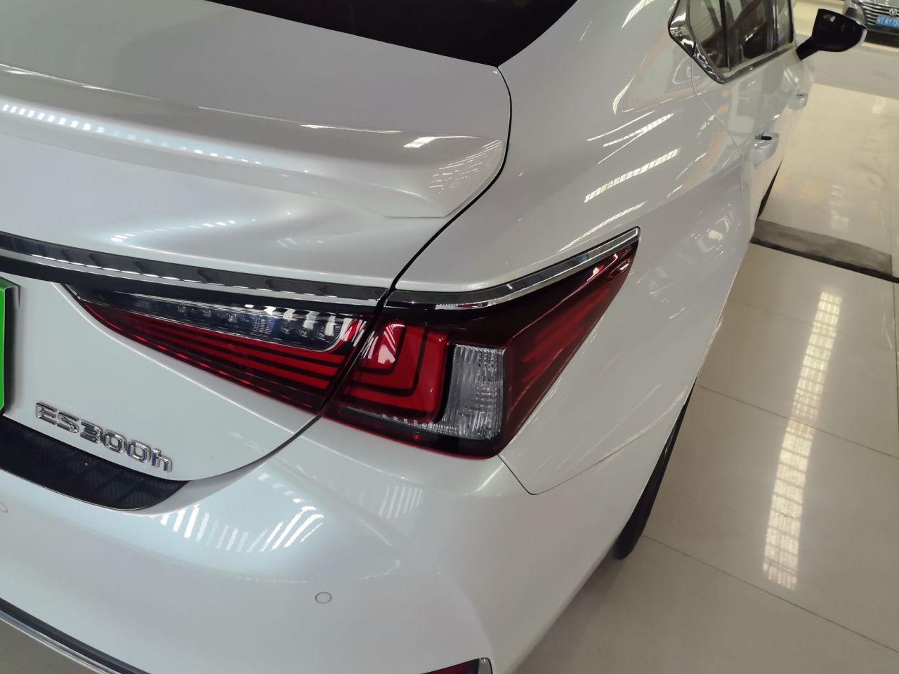 ES 2018 300h Exclusive China V photo 3