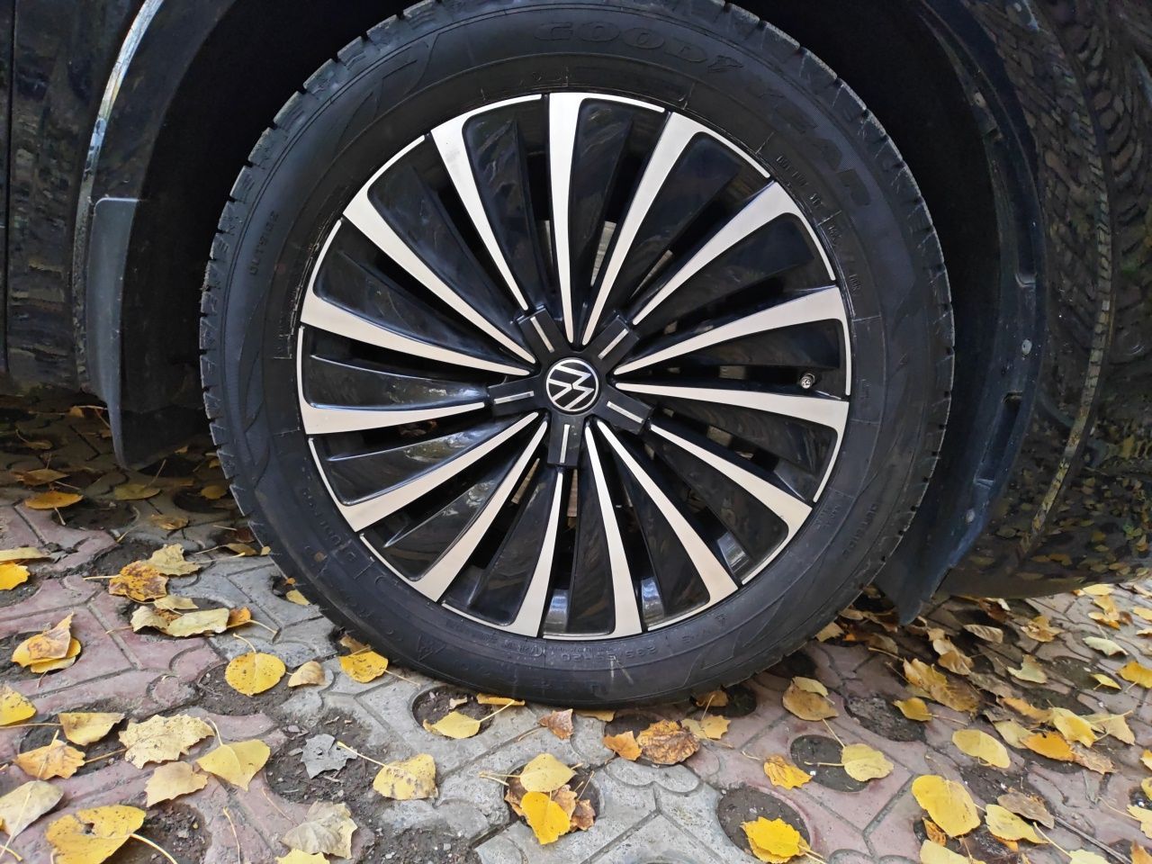 Viloran 2023 380TSI Premium photo 5
