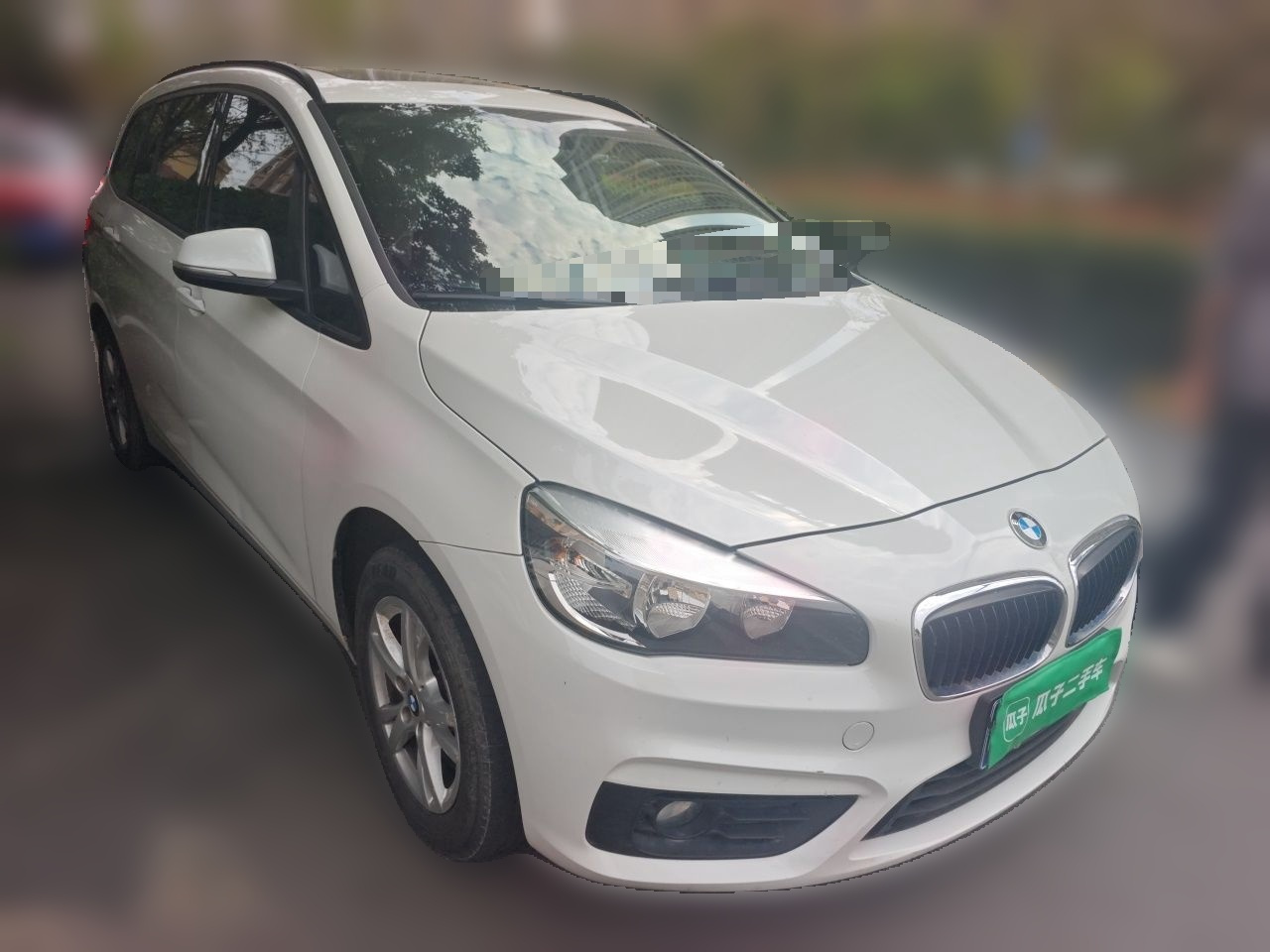 2 Series Wagon 2015 218i Leading photo 3