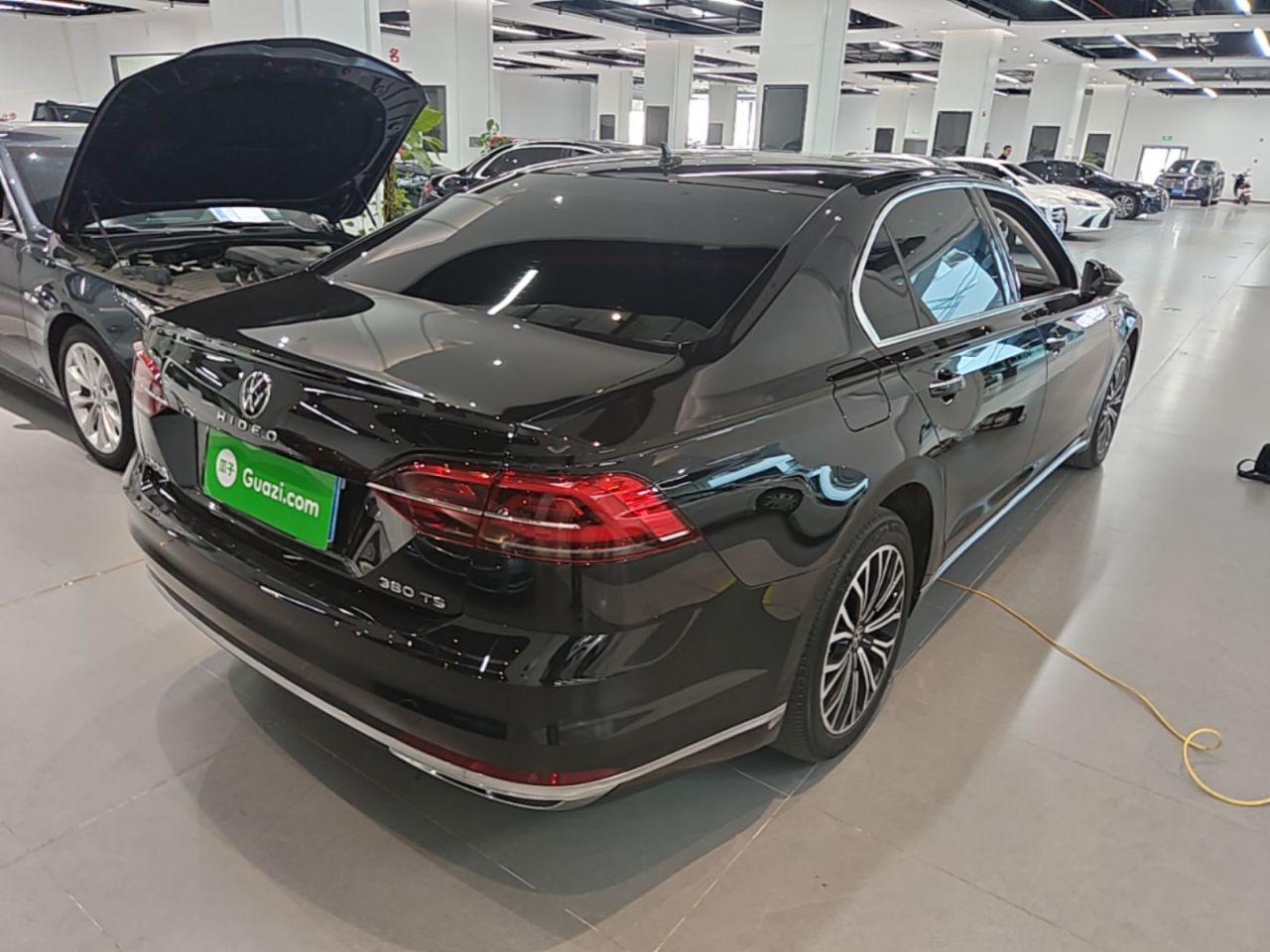 2021 380TSI Luxury photo 4
