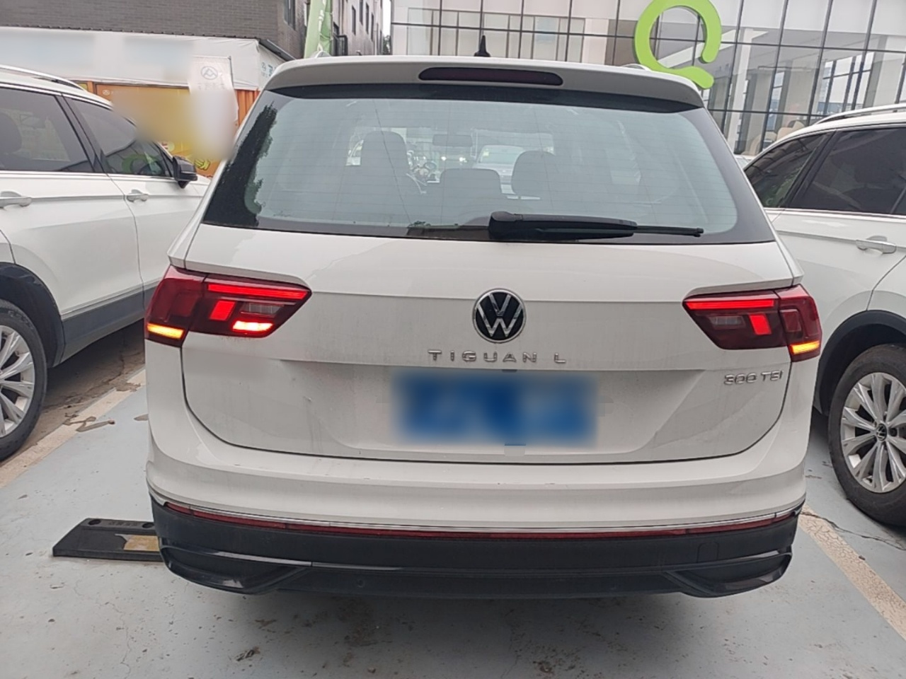 Tiguan L 2024 300TSI AT RWD photo 5