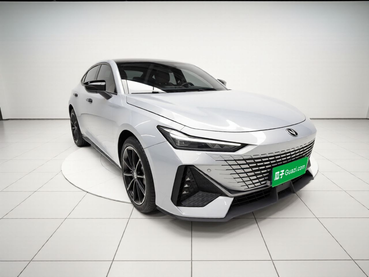 UNI-V 2022 1.5T Premium photo 3