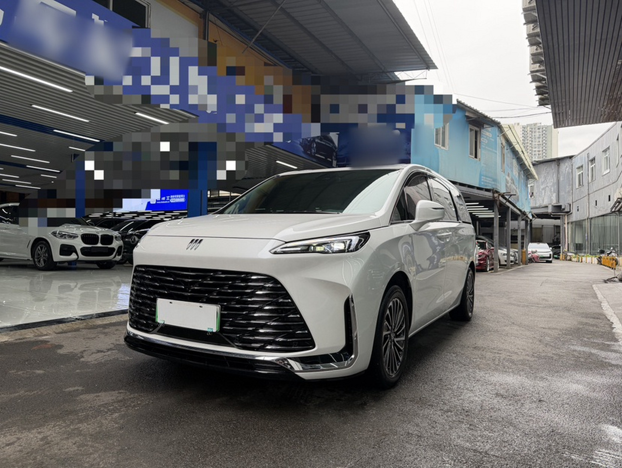 GL8 EV 2025 Exclusive