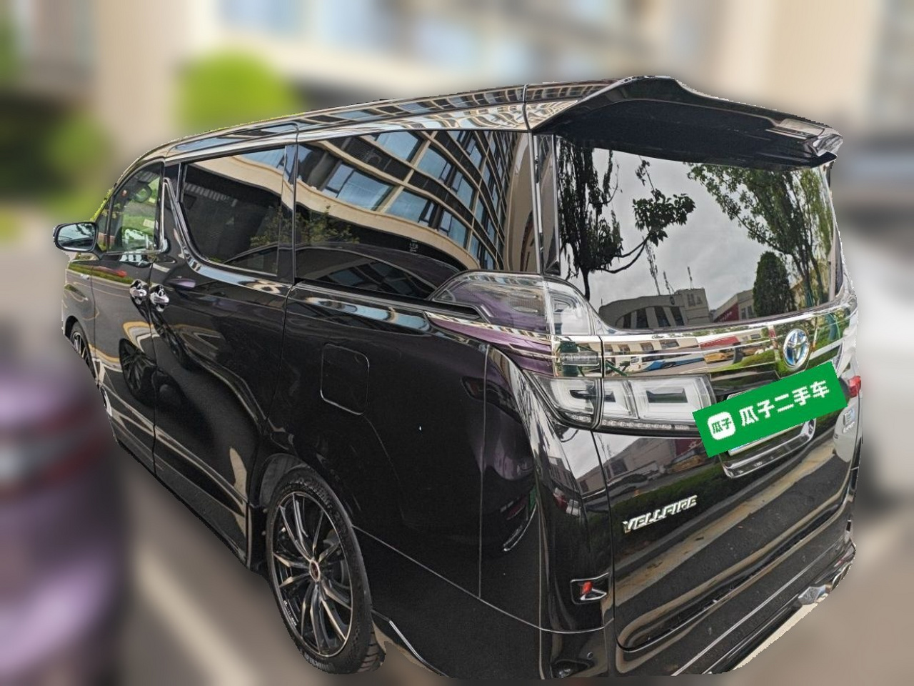 2019 Hybrid 2.5L HV Luxury photo 4