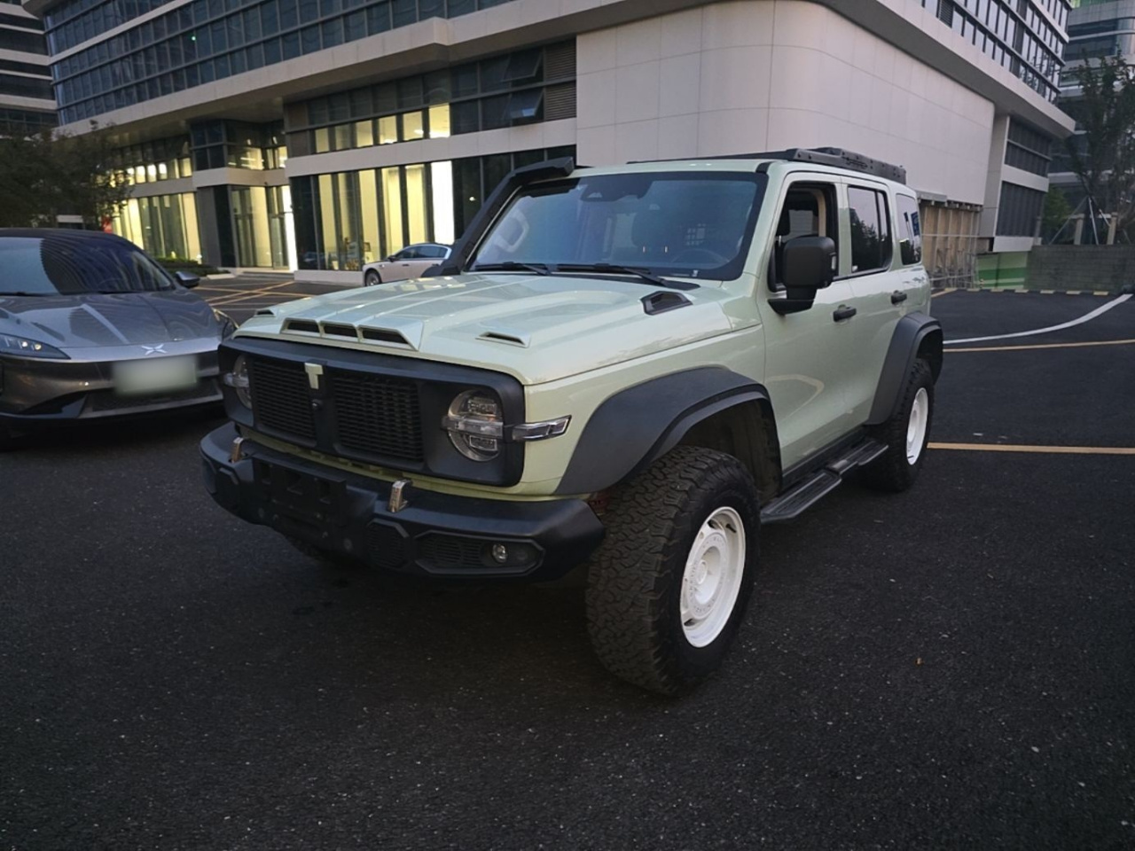 300 2023 2.0T 02