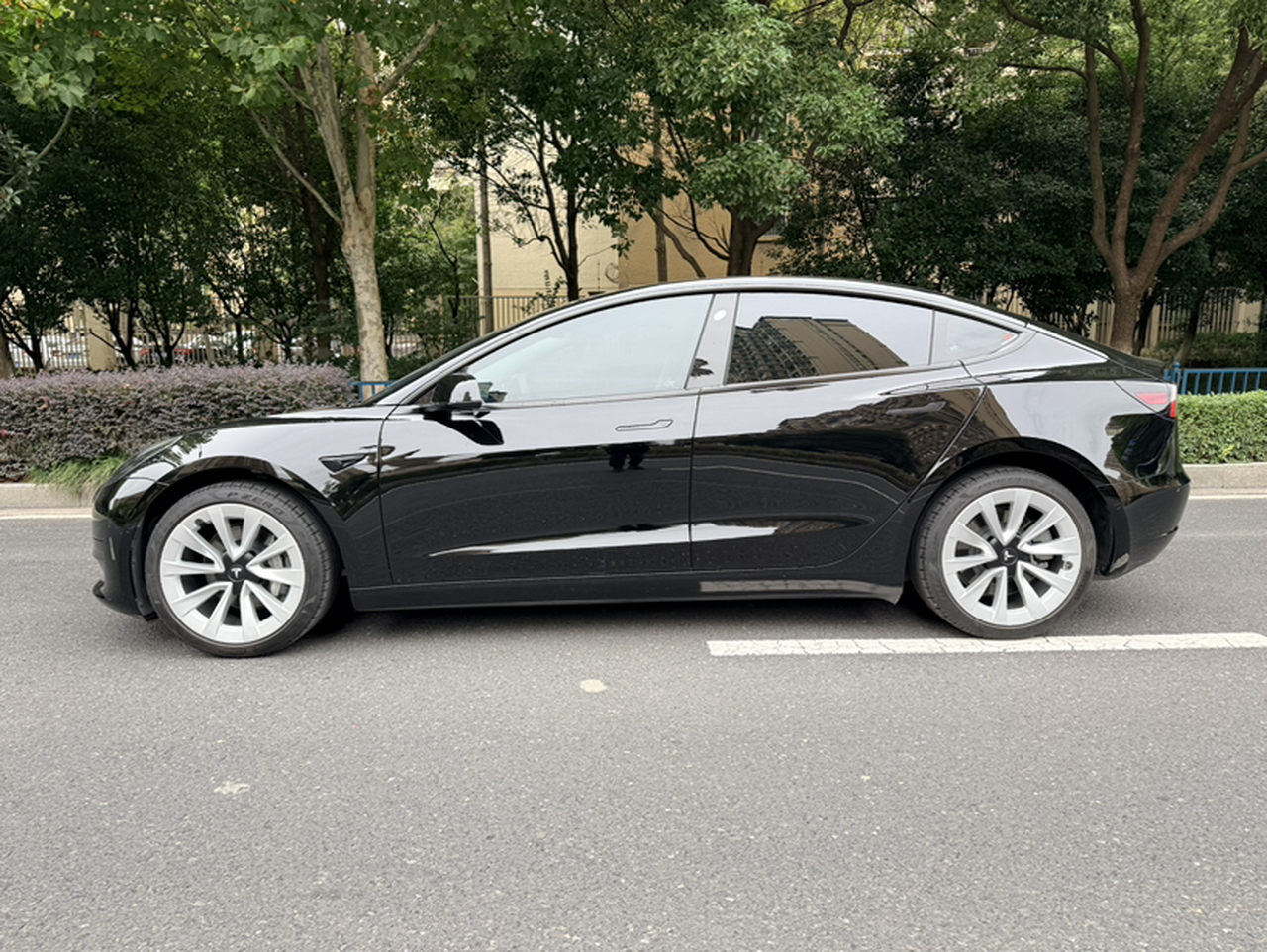 Model 3 2022 RWD photo 2