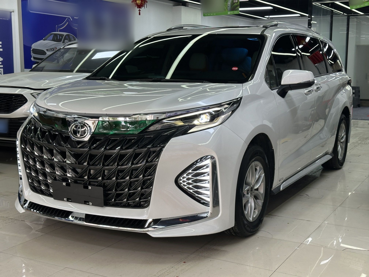 Granvia 2024 2.5L Hybrid Comfort