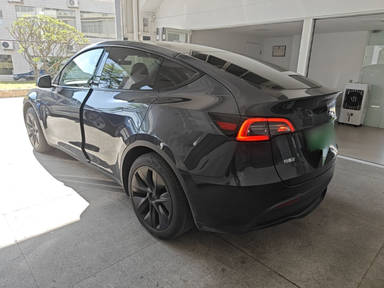 Model Y 2024 RWD photo 4