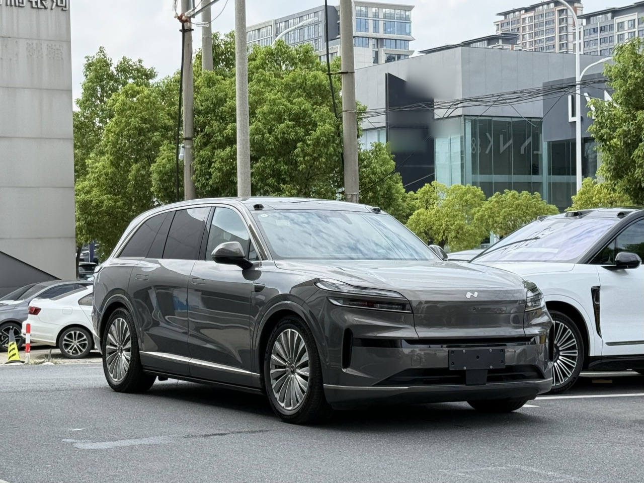 L90 2025 Ultra 6-Seater 60 photo 3