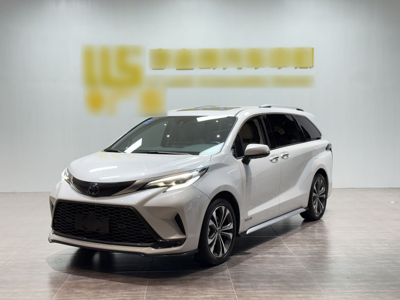 Granvia 2023 2.5L Hybrid Premium PLUS
