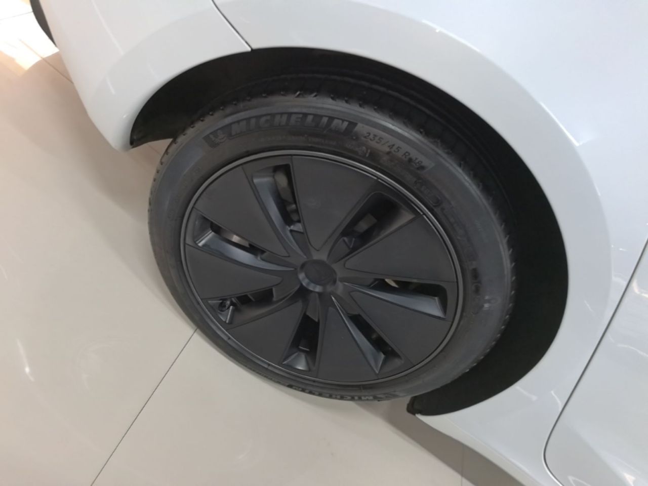 Model 3 2023 Long Range AWD photo 3