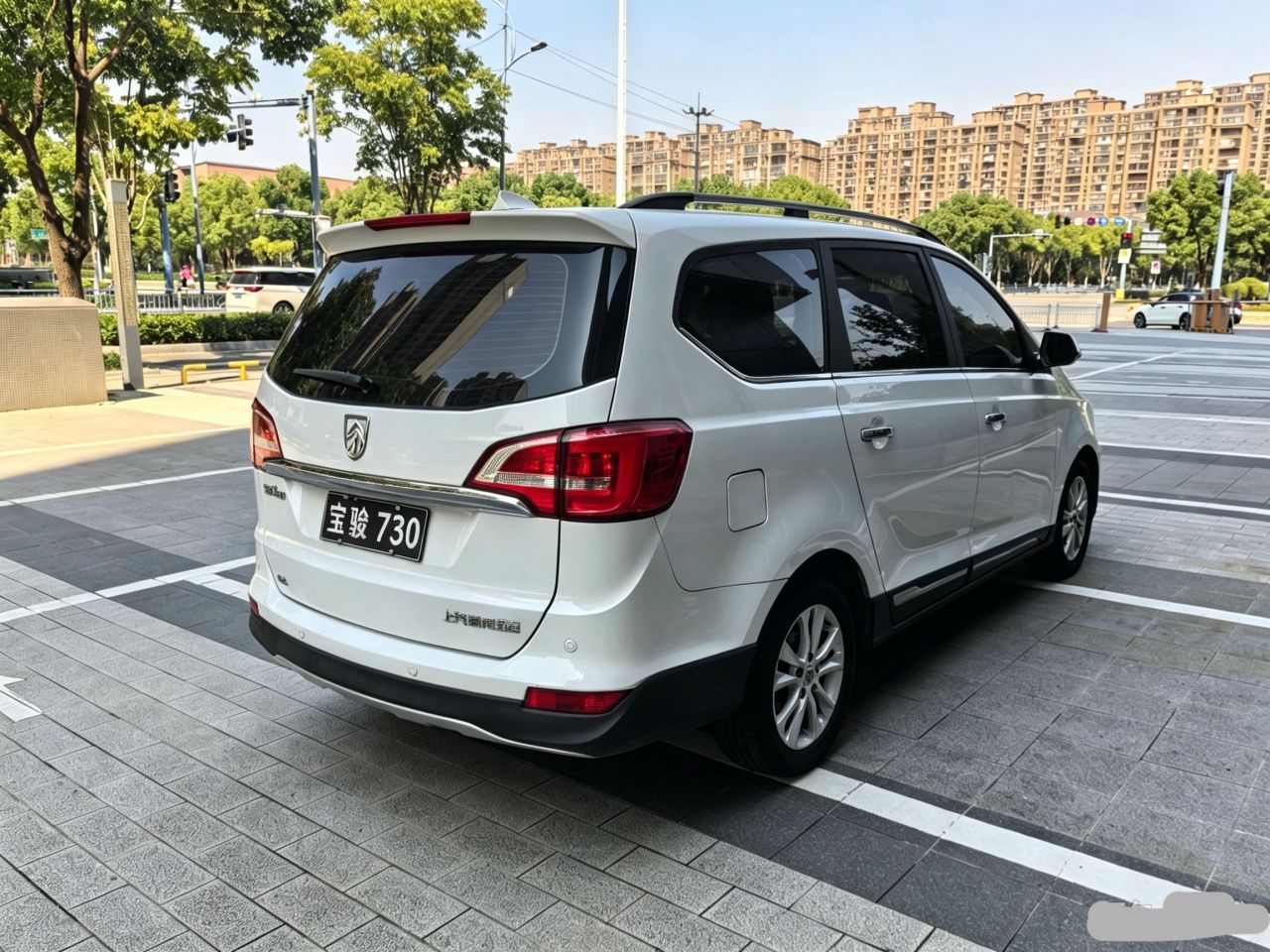 730 2016 1.8L iAMT Luxury 7-Seater photo 4