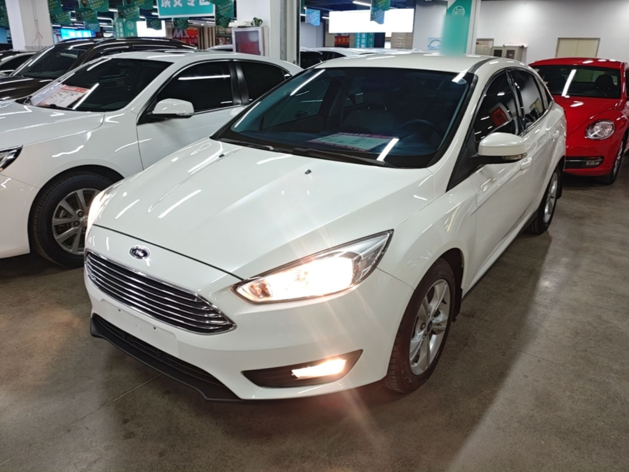 Focus 2015 Sedan 1.6L MT Comfort