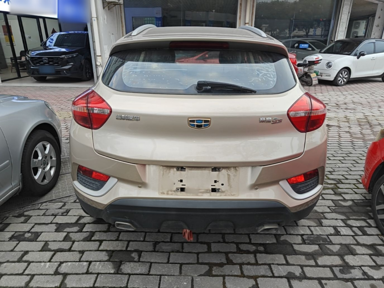 Emgrand GS 2016 1.3T AT photo 5