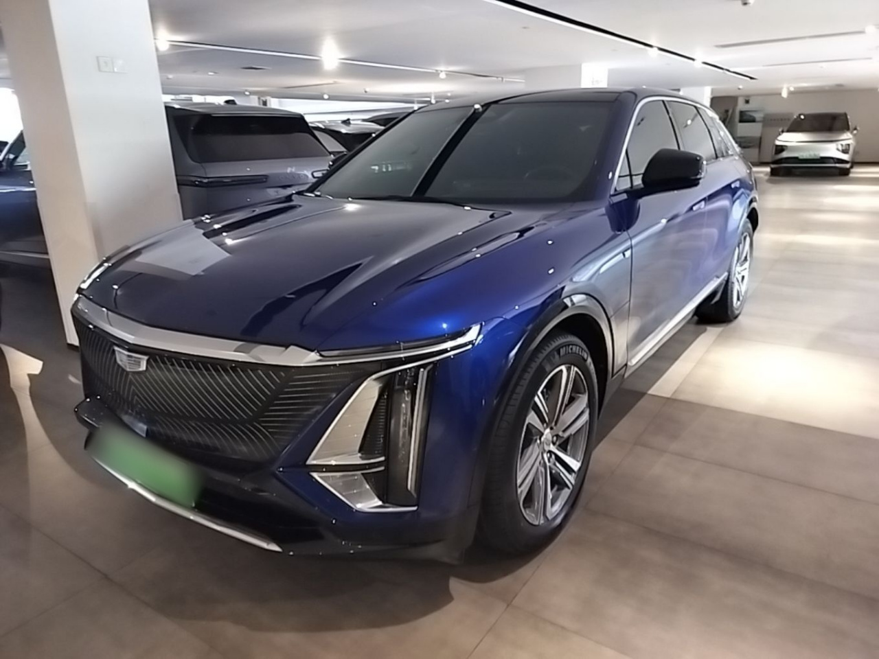 IQ 2024 RWD Standard Range Luxury