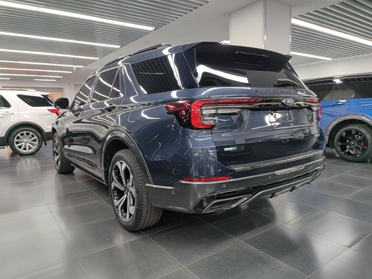Explorer 2023 EcoBoost 285 AWD ST-LINE 6-Seater photo 4