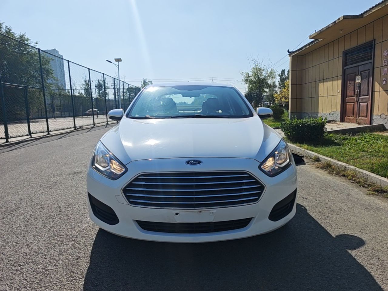 Escort 2017 Facelift 1.5L AT Comfort photo 2