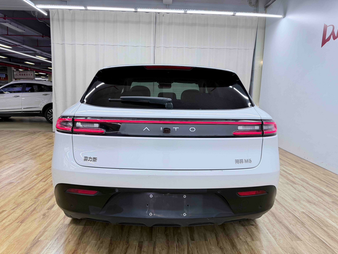 HIMA AITO M5 2022 EREV AWD Flagship photo 5