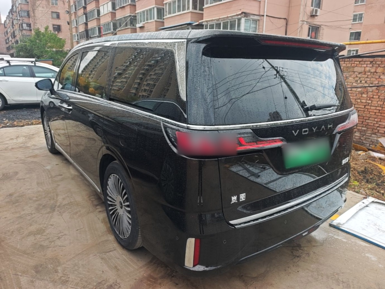 Voyah Dreamer 2025 PHEV AWD Premium photo 4