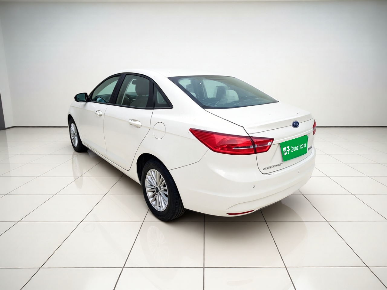 Escort 2015 1.5L AT Comfort photo 4