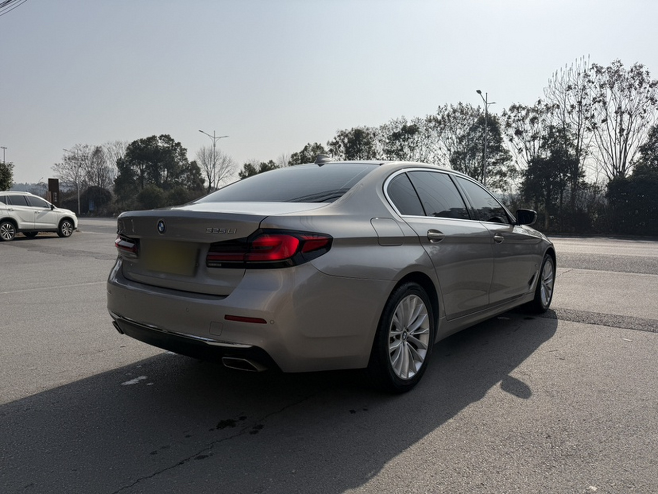 5 Series 2021 525Li Luxury photo 3