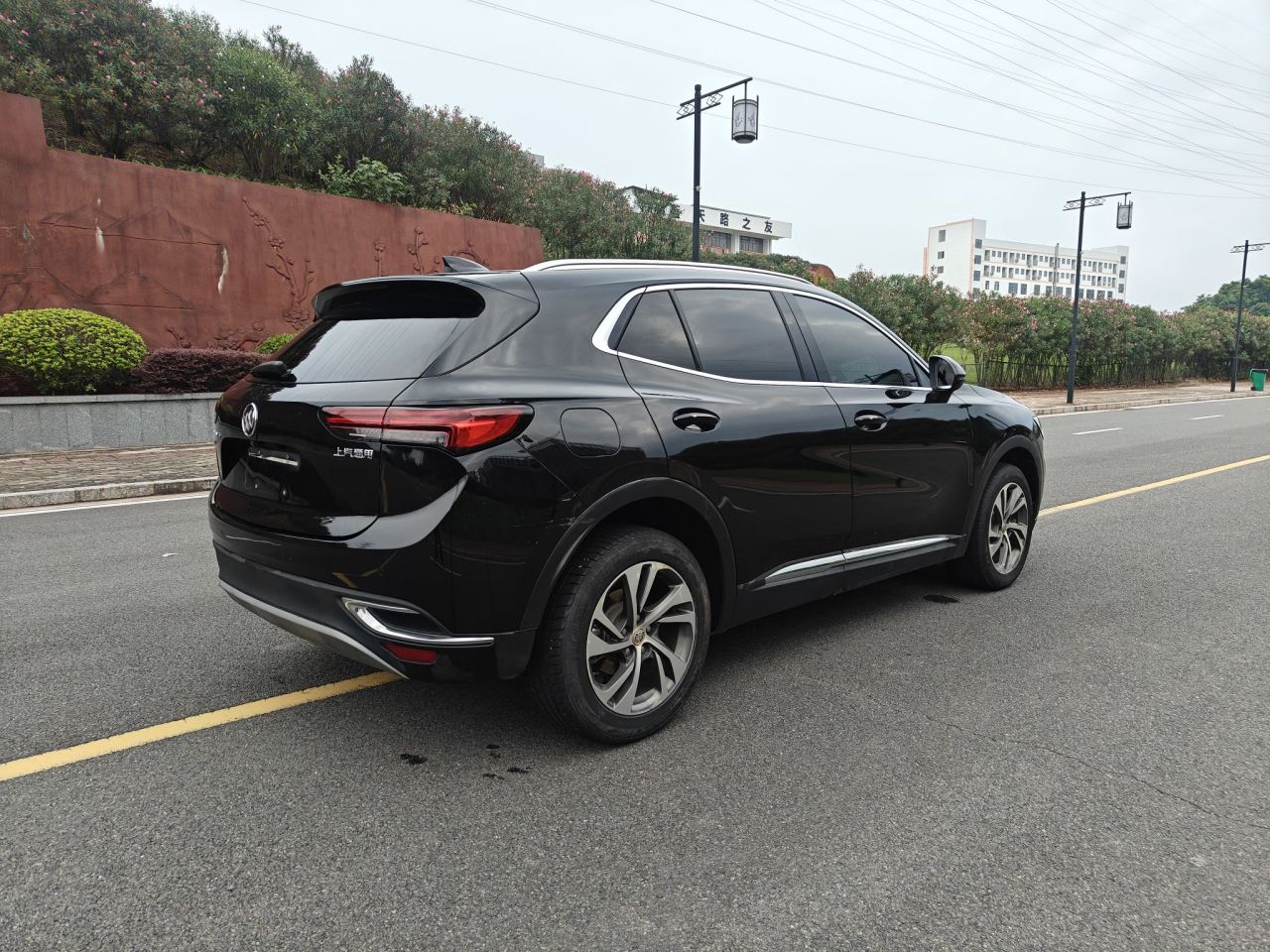 2022 Envision S 552T RWD Elite photo 4