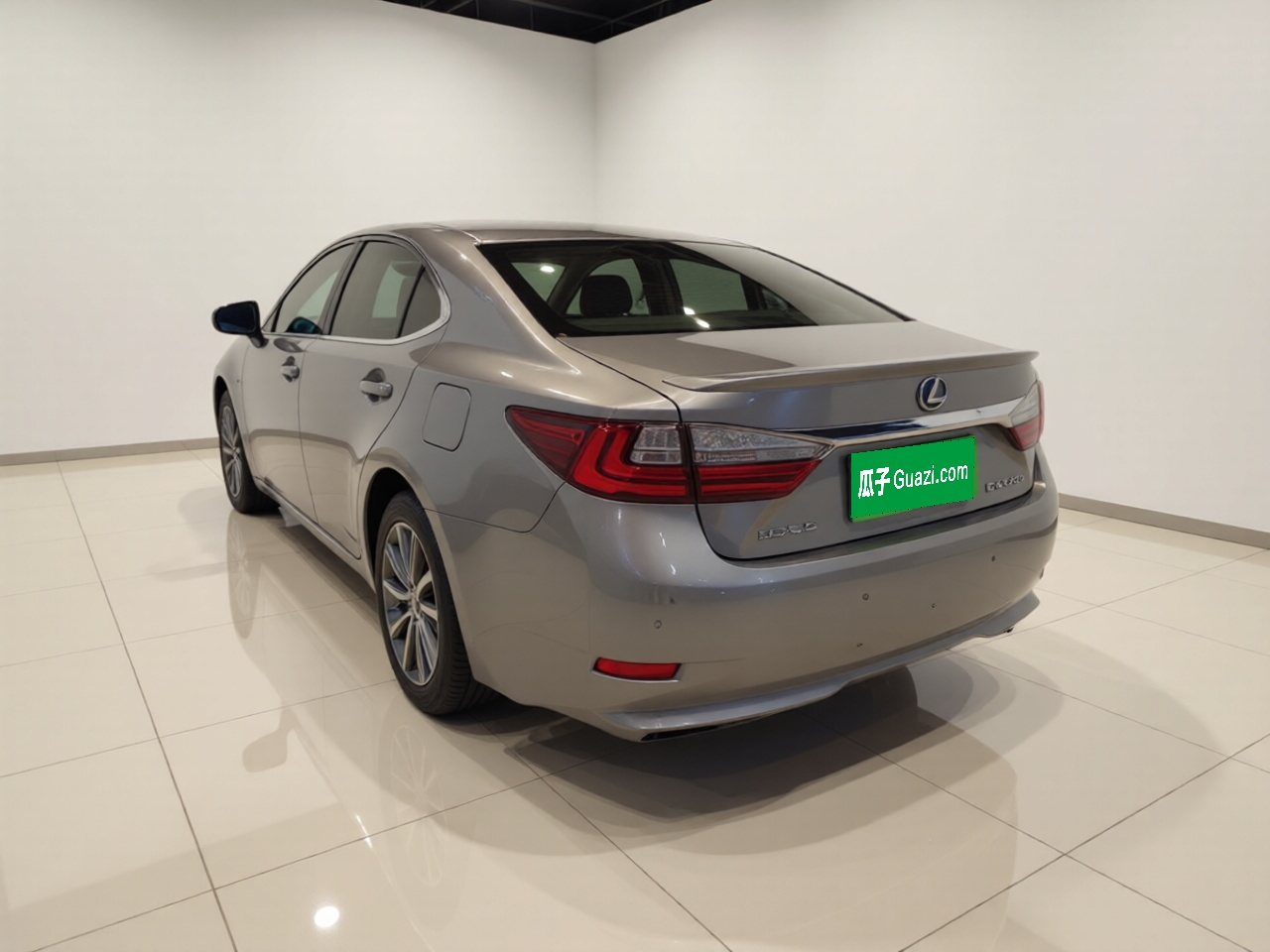 ES 2015 300h Comfort photo 4