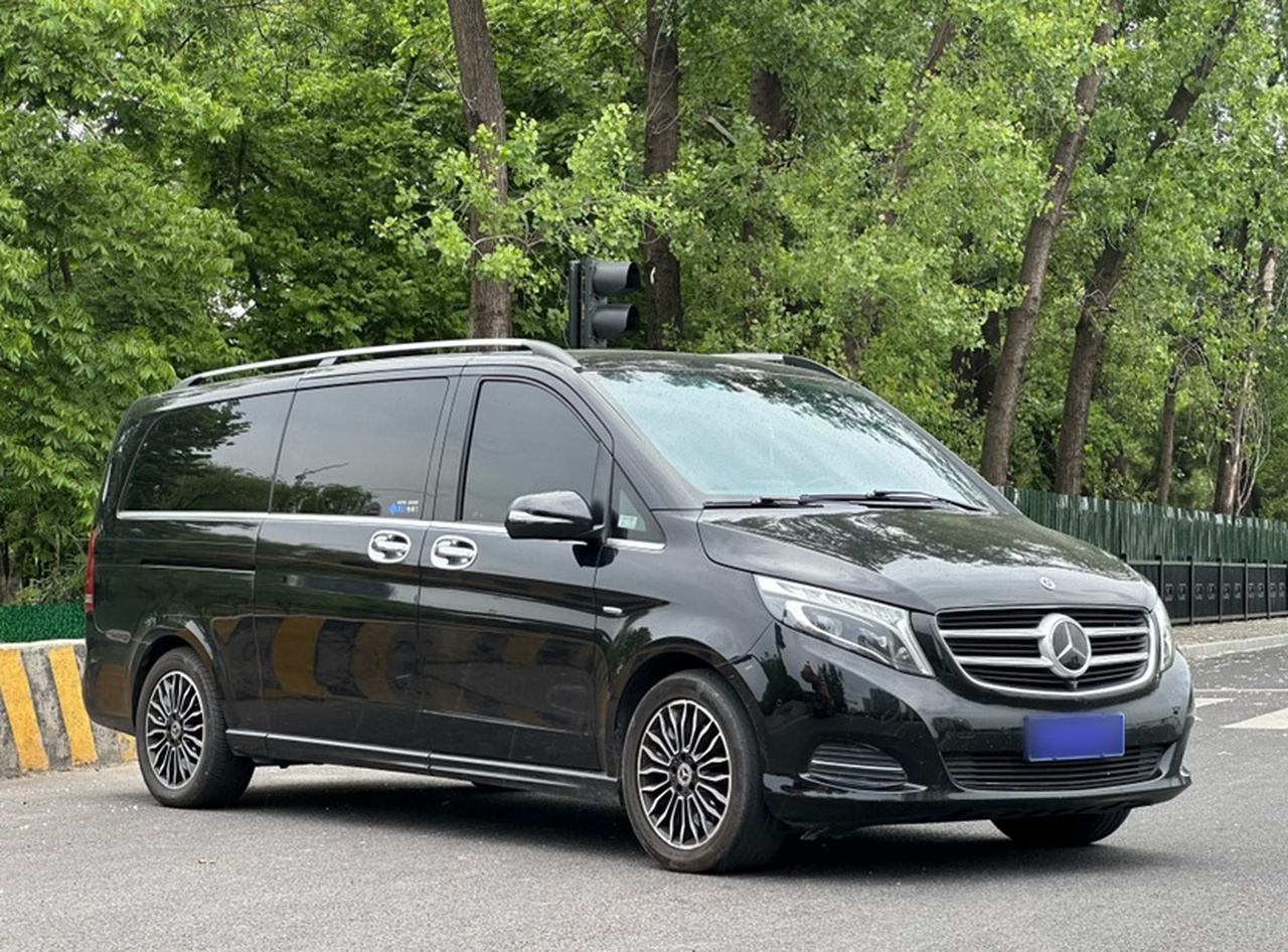 V-Class 2018 V 260 L Premium Extended China VI photo 3