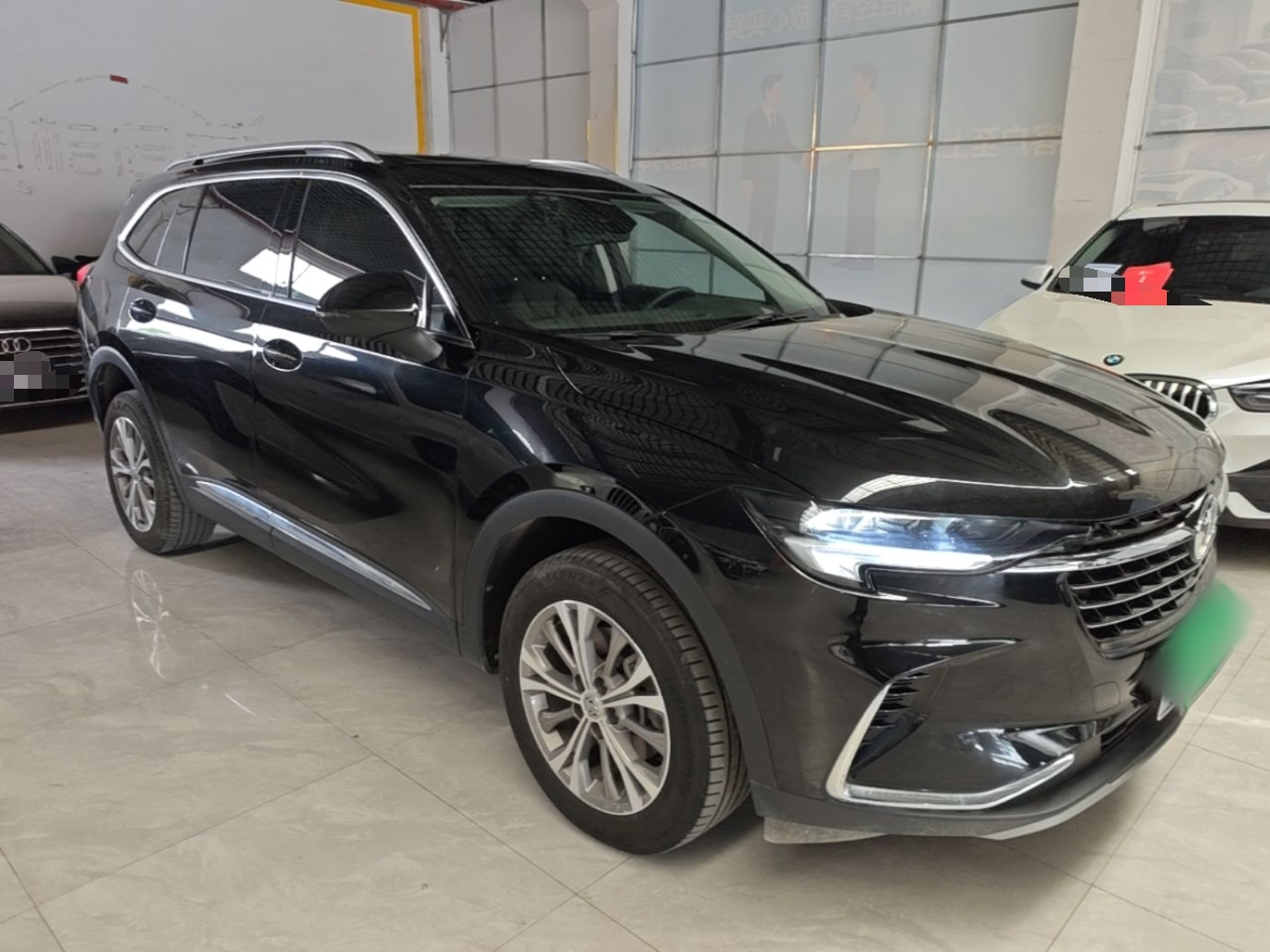 2022 Envision Plus 652T 5-Seater Luxury photo 3