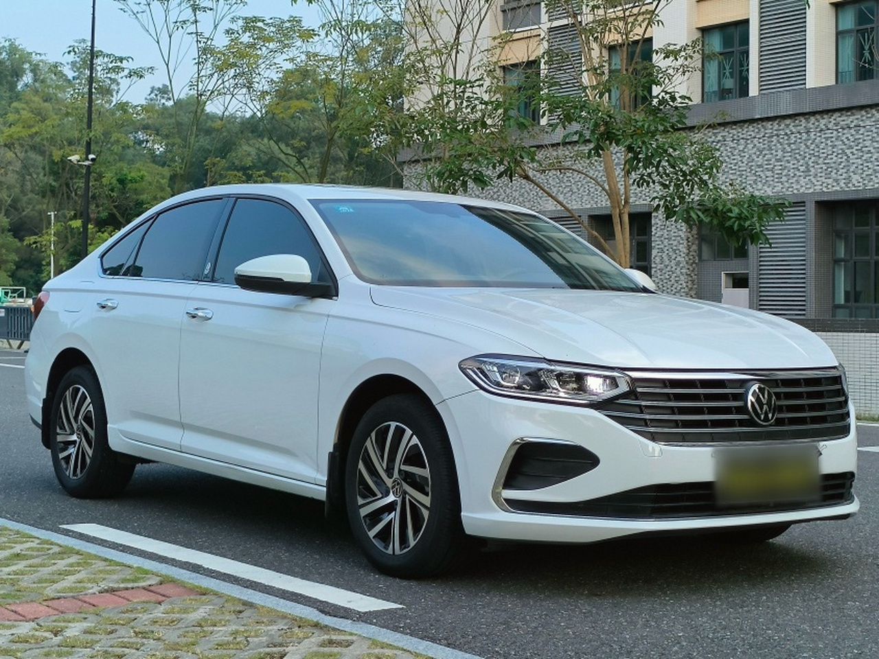 Lavida 2023 1.5L AT photo 2