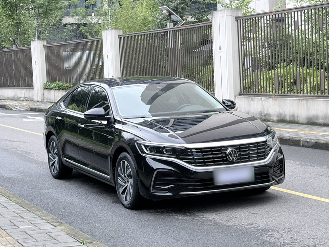 Passat EV 2023 430PHEV Hybrid Luxury photo 4