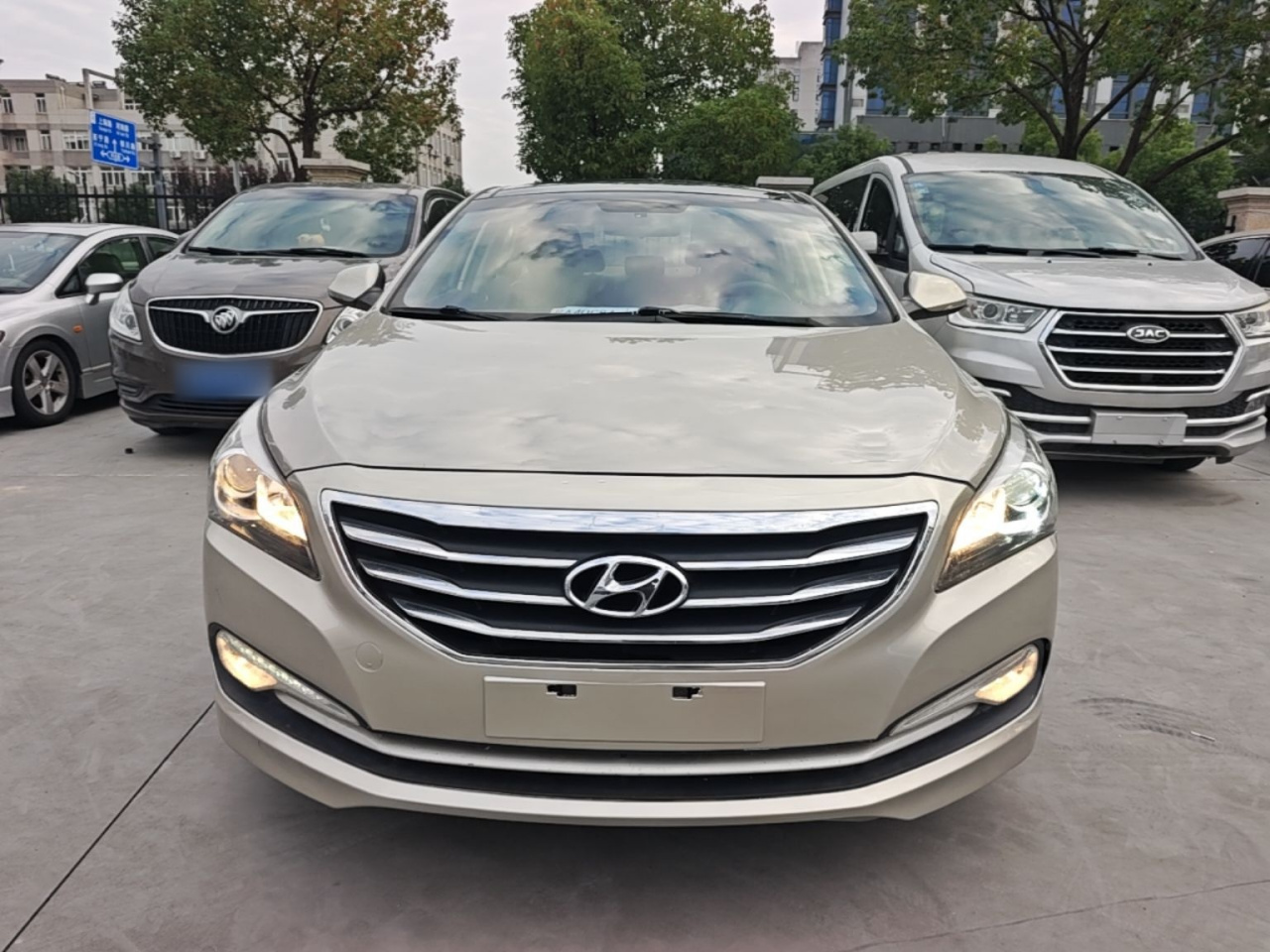 Mistra 2014 1.8L AT Premium DLX photo 2
