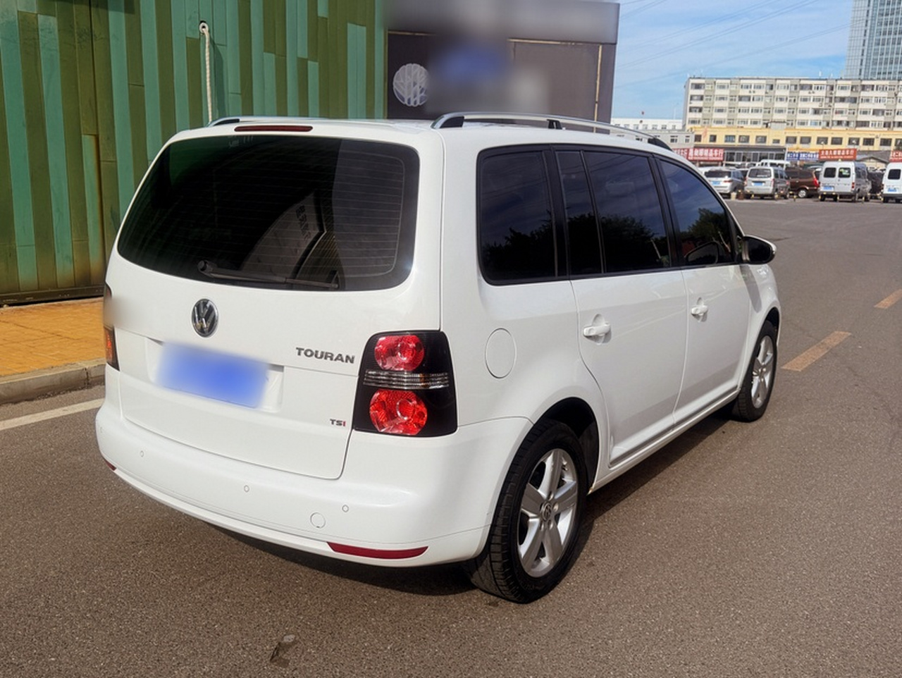 2015 1.4T DSG Comfort 5-Seater photo 3