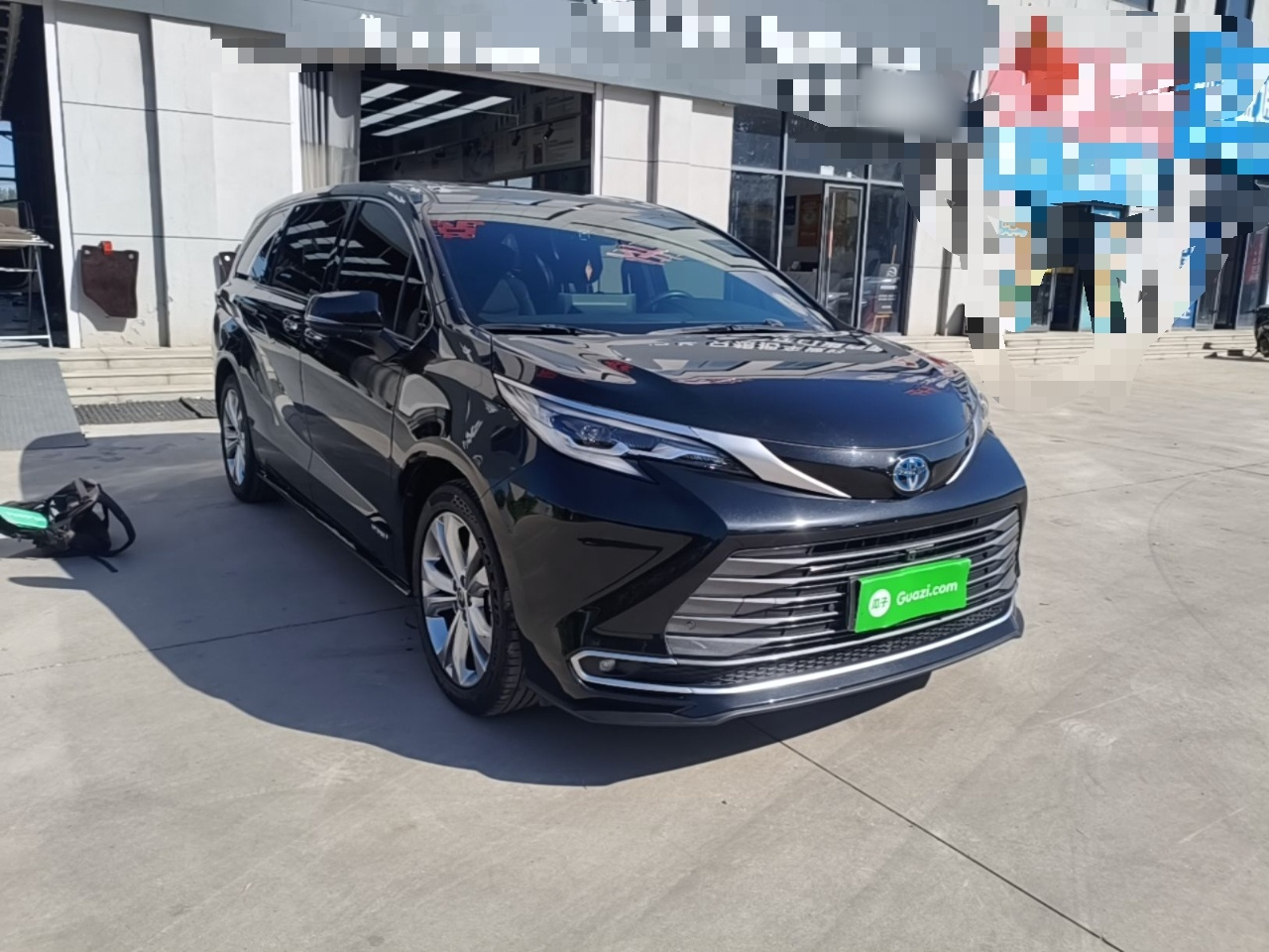 Sienna 2023 2.5L Hybrid Premium photo 3