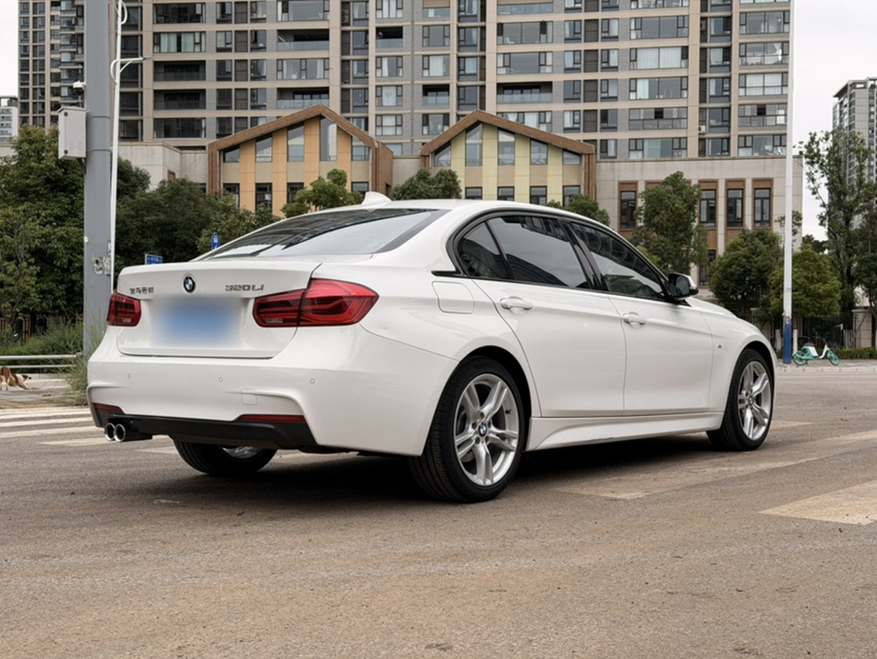 3 Series 2018 320Li Leading M Sport Package photo 3