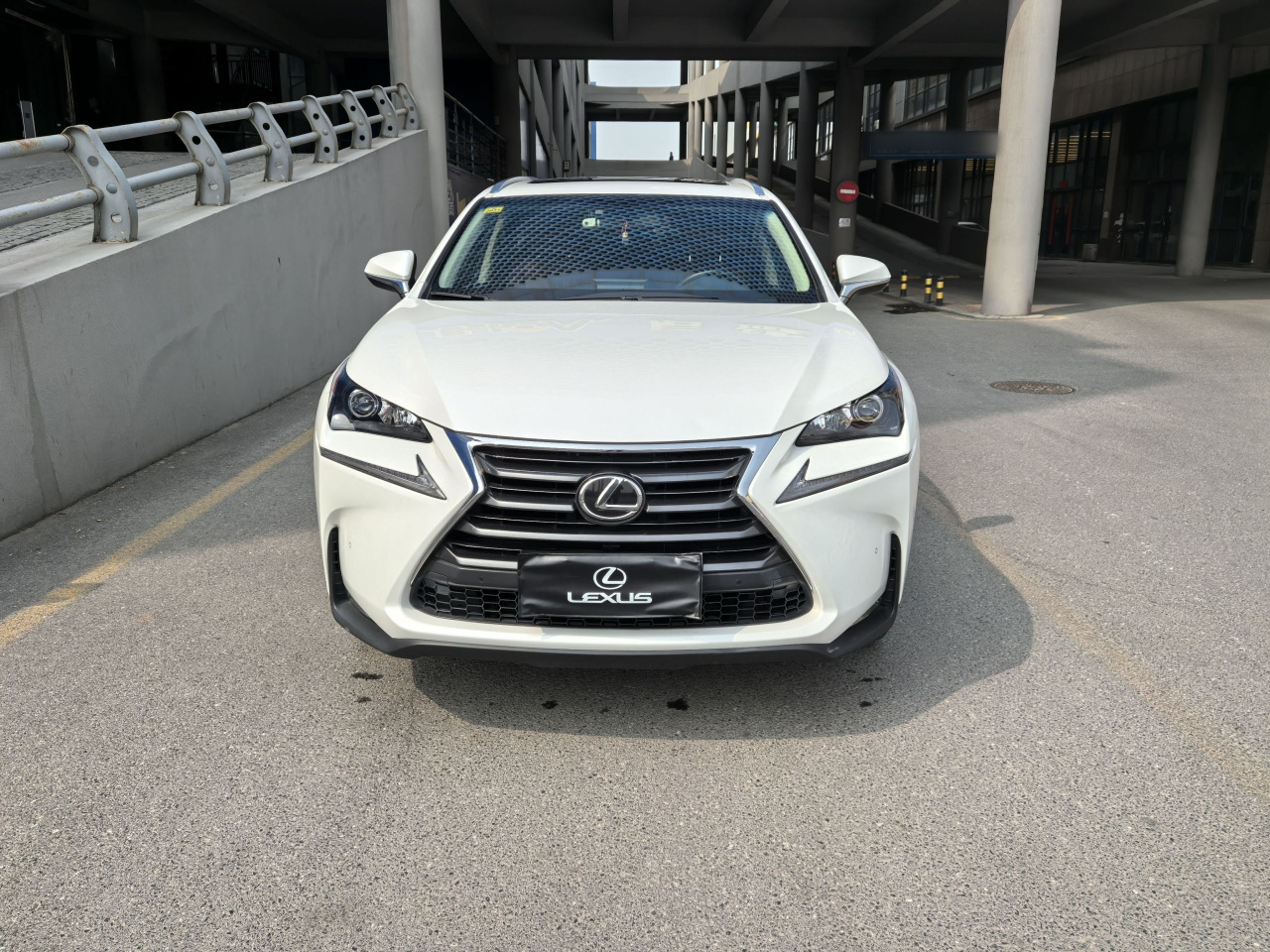 NX 2015 200t photo 2