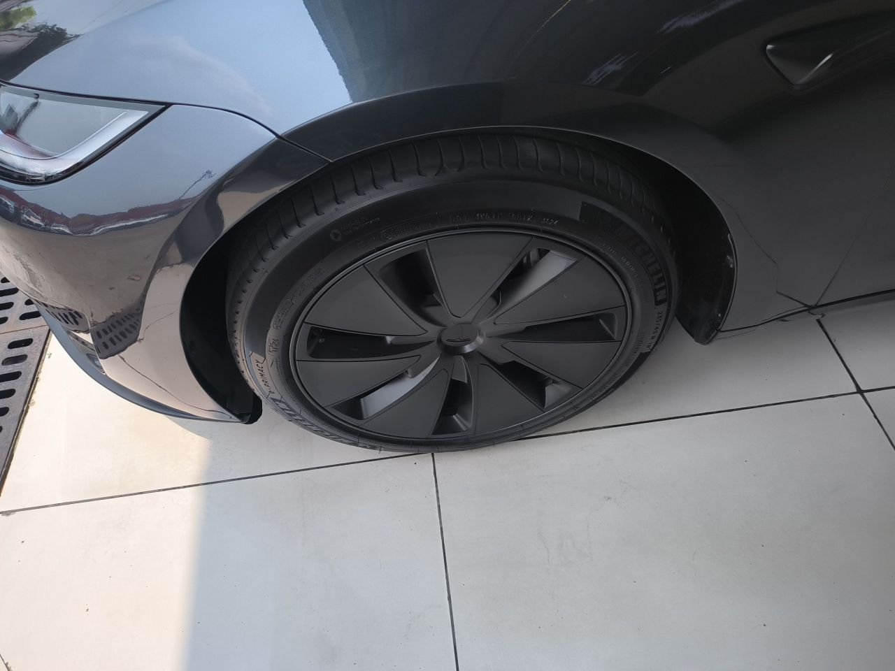 Model 3 2023 RWD photo 3