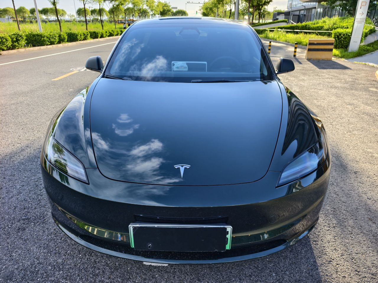 Model 3 2023 RWD photo 2